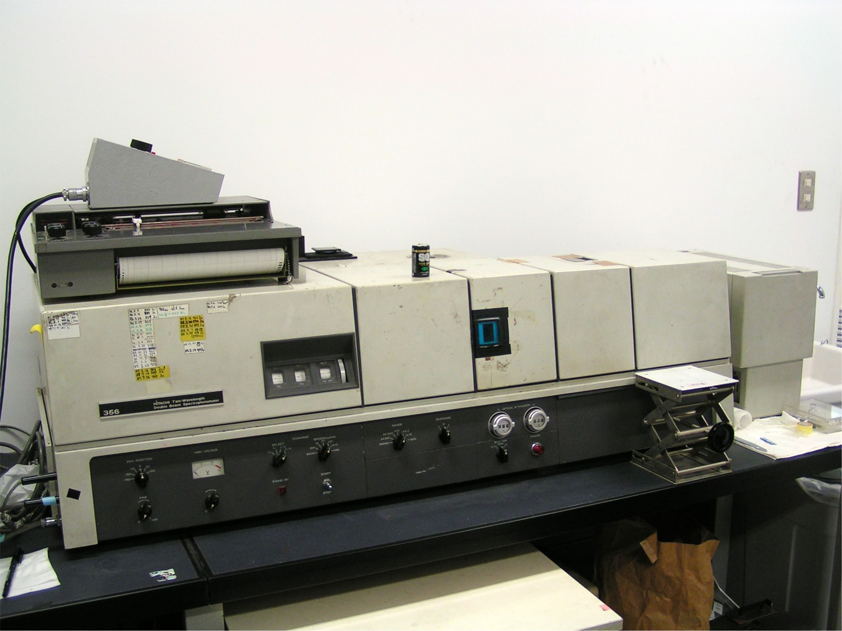 日立356型分光光度計